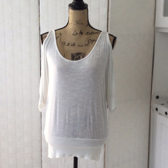Love / Tree Tops - Woman’s White top by Love / Tree size S washable.#662